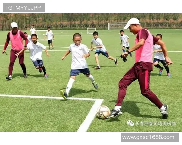 足球巨星揭秘赛场背后心声 专访带你走进他们的真实世界
