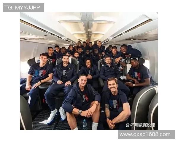 球星与足球队员之间的深厚情谊与相互喜爱揭示了什么样的默契与团队精神