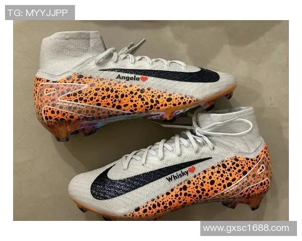 球星必备装备：为什么顶级足球运动员都选择穿足球鞋